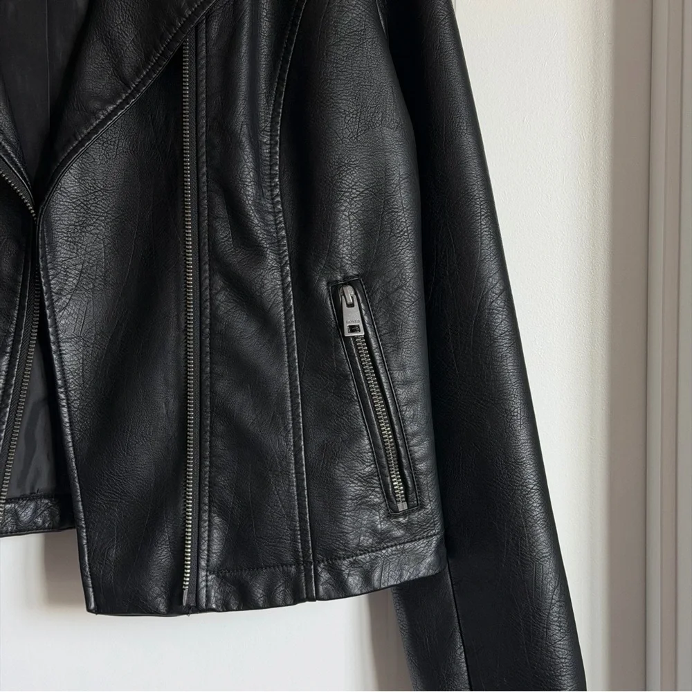 Levi’s Black Faux Leather Moto Biker Jacket — Women’s Medium - Picture 4 of 13